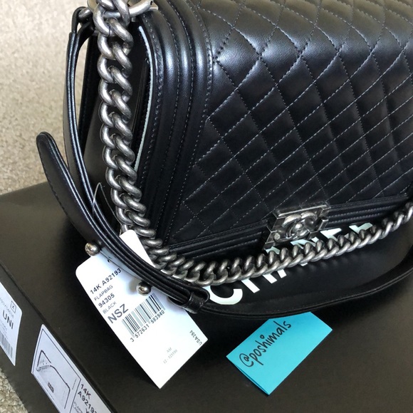NWT [CHANEL] Black NEW MEDIUM Boy Bag in Lambskin - Picture 14 of 17